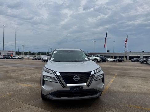Used 2023 Nissan Rogue SV FWD image 4