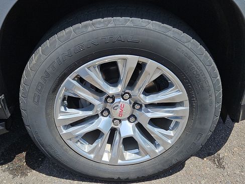 Used 2025 GMC Yukon XL Denali AWD/4WD image 8