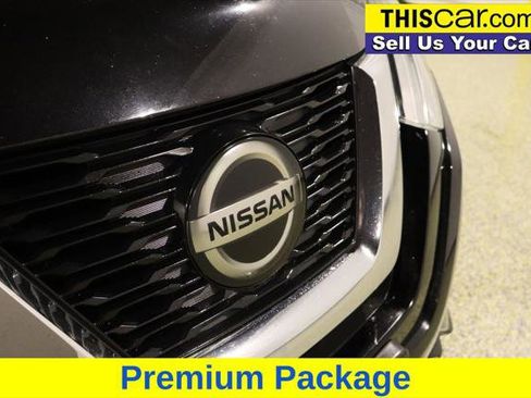 Used 2018 Nissan Rogue SL w/ Premium Package image 11