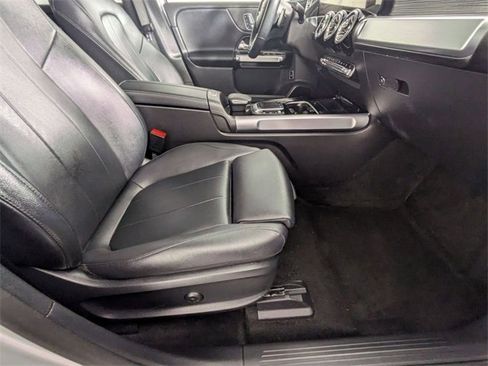 Used 2023 Mercedes-Benz EQB 300 4MATIC image 32