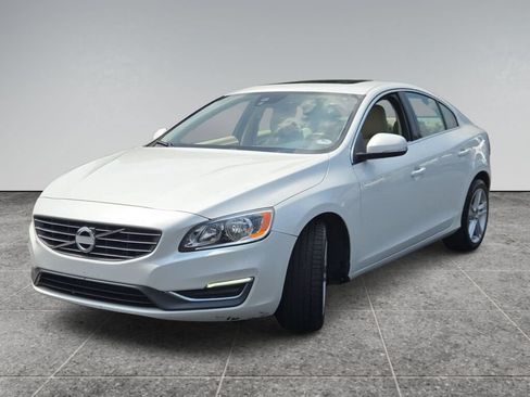Used 2014 Volvo S60 T5 FWD image 2