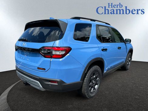 Used 2025 Honda Pilot TrailSport image 5