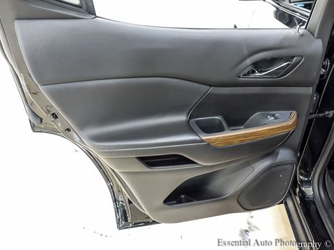 Used 2022 GMC Acadia SLE w/ Driver Convenience Package image 26