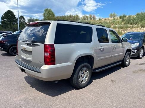 Used 2007 Chevrolet Suburban LT w/ LT Preferred Equipment Group AWD/4WD image 4