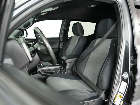 Used 2021 Toyota Tacoma TRD Sport w/ Technology Package AWD/4WD image 40