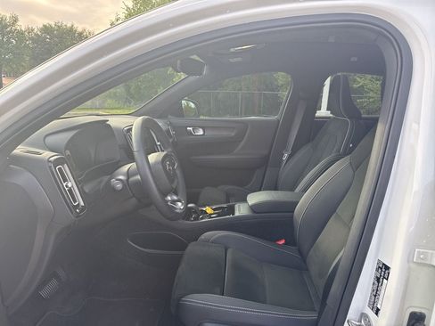 Used 2023 Volvo C40 P8 Recharge Plus image 18