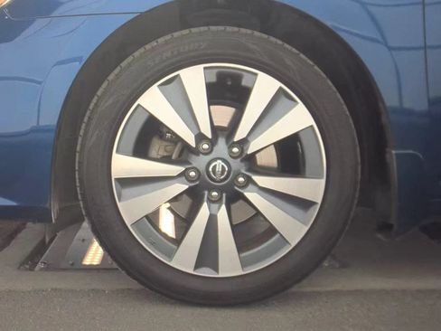 Used 2019 Nissan Sentra SV w/ Special Edition Package FWD image 5