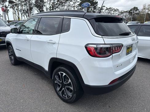 Used 2023 Jeep Compass Limited image 3