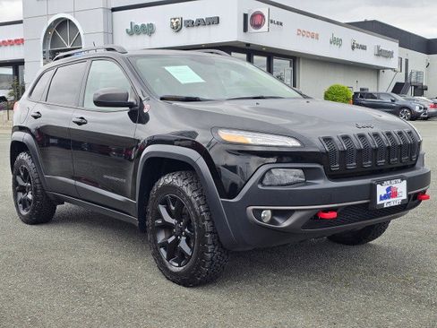 Used 2017 Jeep Cherokee Trailhawk w/ Trailer Tow Group AWD/4WD image 1