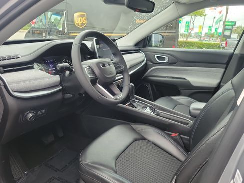 Used 2022 Jeep Compass Latitude image 9