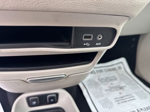 Used 2020 Chrysler Pacifica Limited image 18