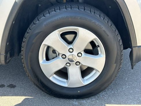 Used 2013 Jeep Grand Cherokee Laredo RWD image 10