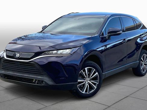 Used 2022 Toyota Venza LE image 1