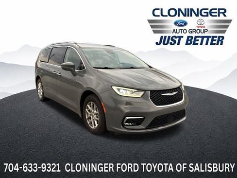 Used 2021 Chrysler Pacifica Touring-L FWD image 1