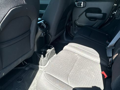 Used 2022 Jeep Wrangler Unlimited Sport image 12