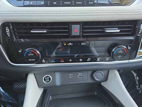 Used 2023 Nissan Rogue SL w/ SL Premium Package image 21