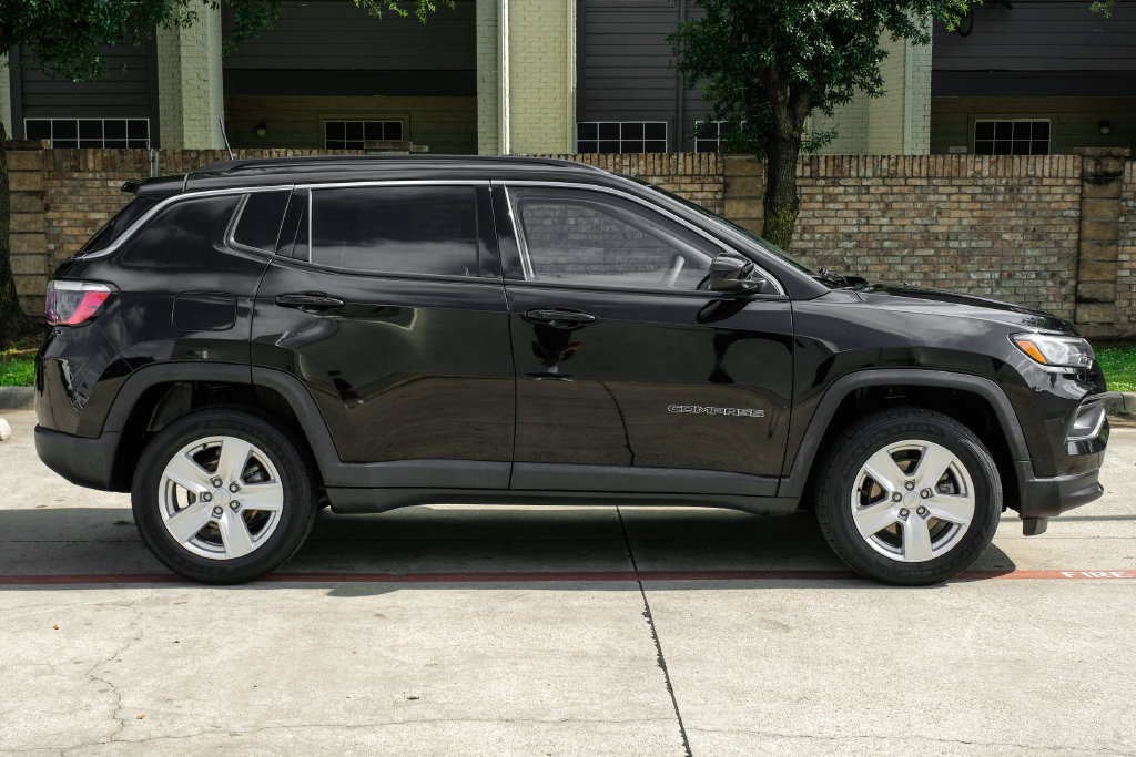 Used 2022 Jeep Compass Latitude AWD/4WD image 14