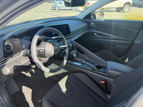Used 2024 Hyundai Elantra SEL FWD image 5