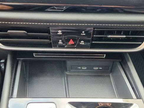Used 2024 Volkswagen Atlas SE FWD image 22