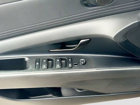 Certified 2025 Hyundai Elantra Sport FWD image 17