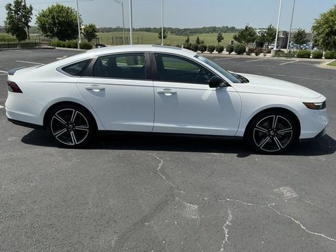 Used 2023 Honda Accord Sport image 2