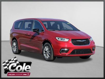New 2026 Chrysler Pacifica Select