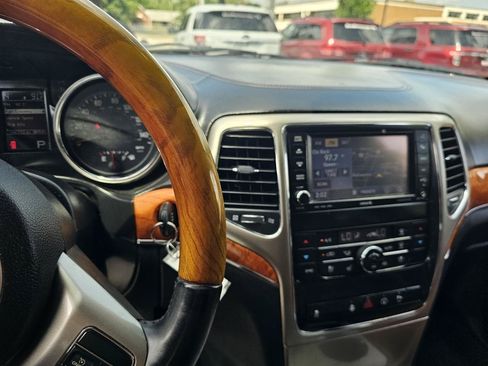 Used 2013 Jeep Grand Cherokee Overland AWD/4WD image 24