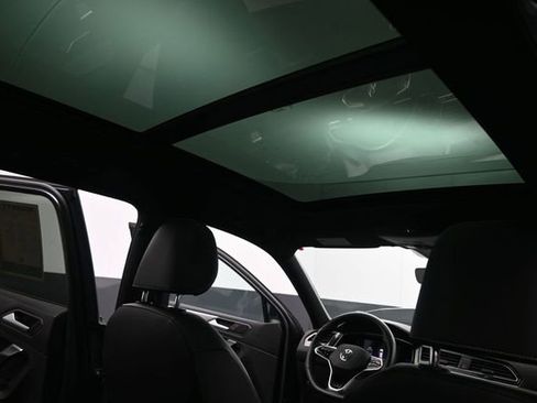 Used 2022 Volkswagen Tiguan SE R-Line FWD image 24