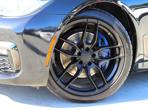 Used 2018 BMW 740i image 10