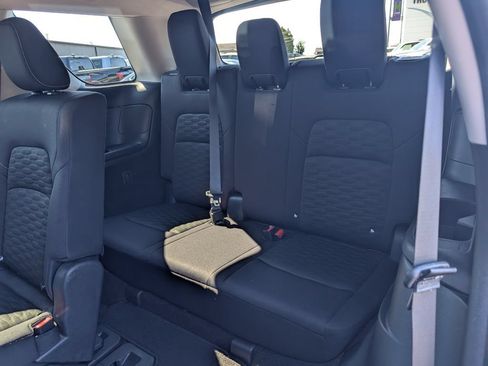 Used 2024 Nissan Pathfinder SV AWD/4WD image 16