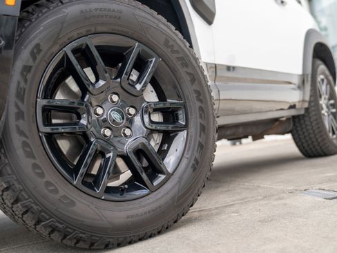 Used 2022 Land Rover Defender 90 X-Dynamic S image 5