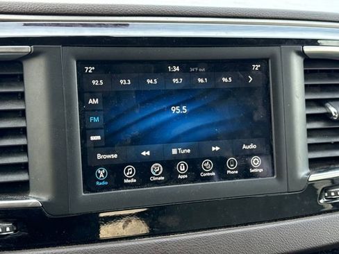 Used 2018 Chrysler Pacifica Touring-L image 21