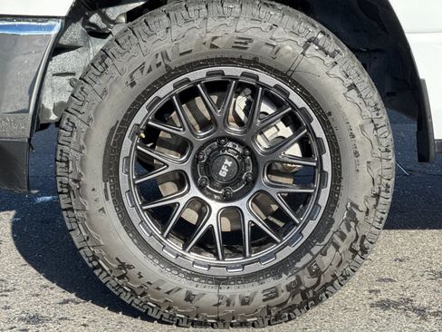 Used 2024 RAM 1500 Laramie image 30