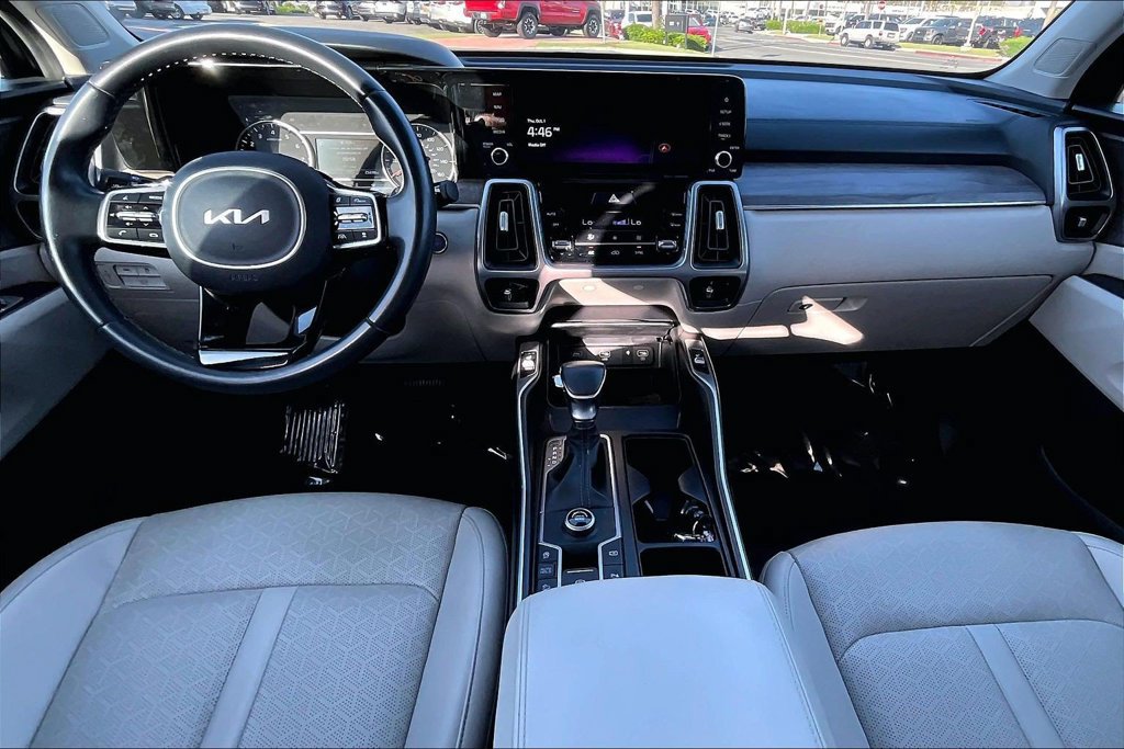Used 2023 Kia Sorento EX FWD image 13