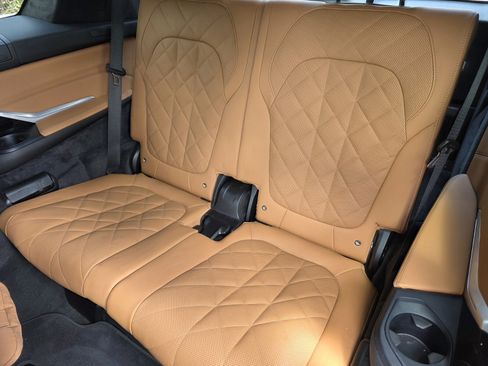 Used 2024 BMW X7 xDrive40i w/ Executive Package image 18