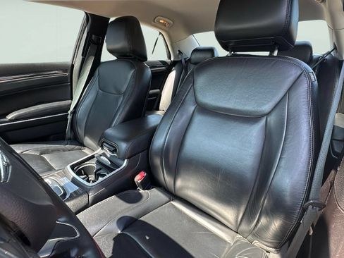Used 2021 Chrysler 300 Touring L AWD/4WD image 13