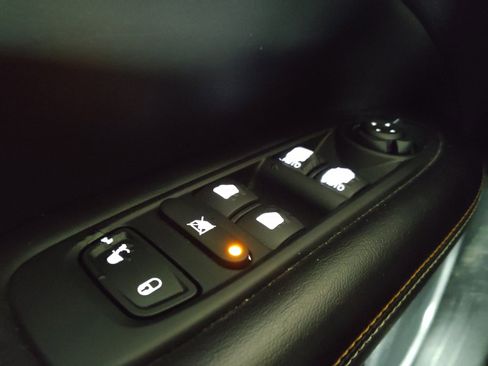 Used 2021 Jeep Compass Latitude FWD image 27