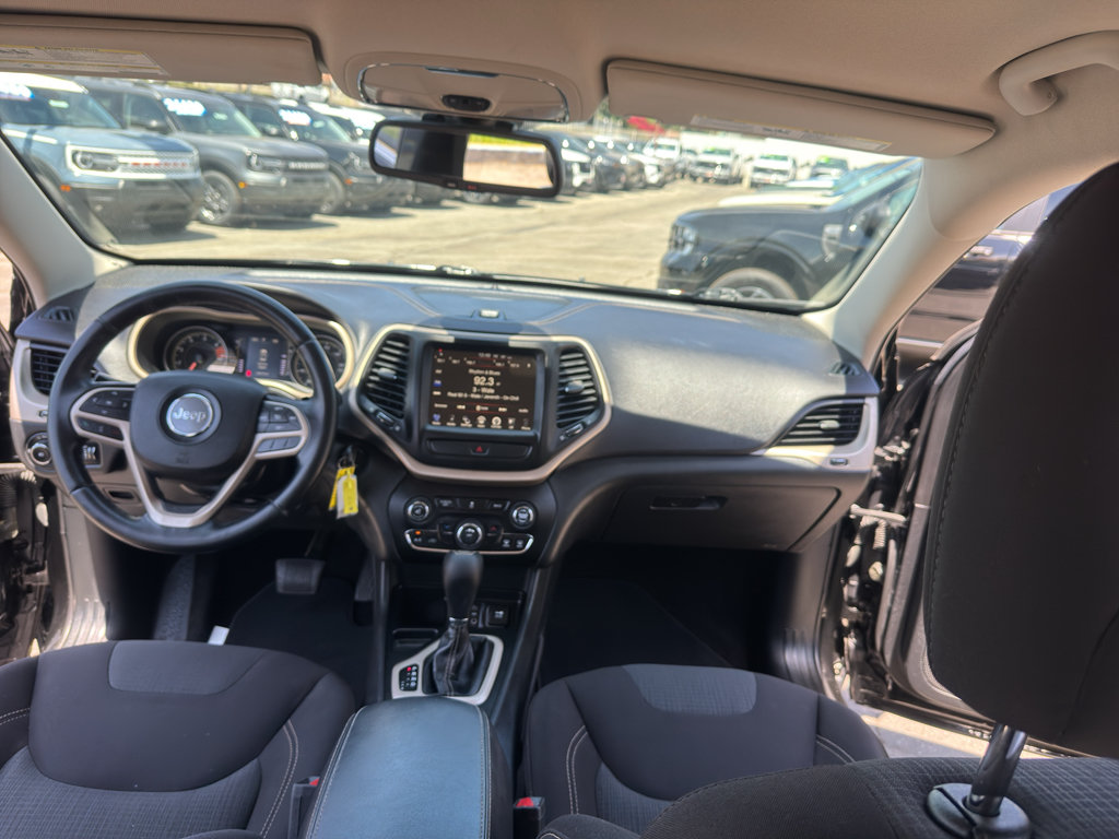 Used 2017 Jeep Cherokee Latitude FWD image 21