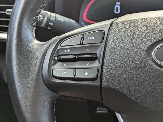 Used 2025 Hyundai Venue SEL FWD image 26