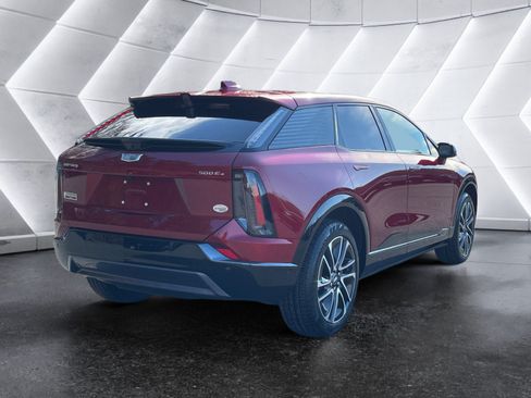 Certified 2025 Cadillac Optiq Sport 2 w/ LPO, Floor Liner Package AWD/4WD image 6
