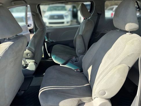 Used 2014 Toyota Sienna L image 10