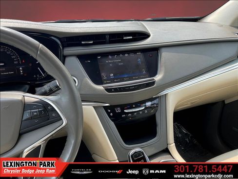 Used 2018 Cadillac XT5 Premium Luxury FWD image 9