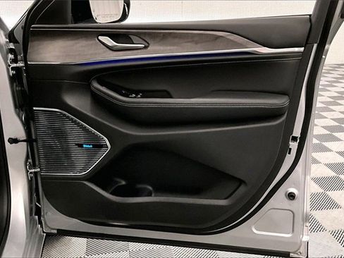 Used 2022 Jeep Grand Cherokee Overland image 18