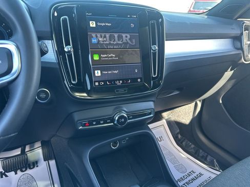 Used 2024 Volvo XC40 B5 Core image 40