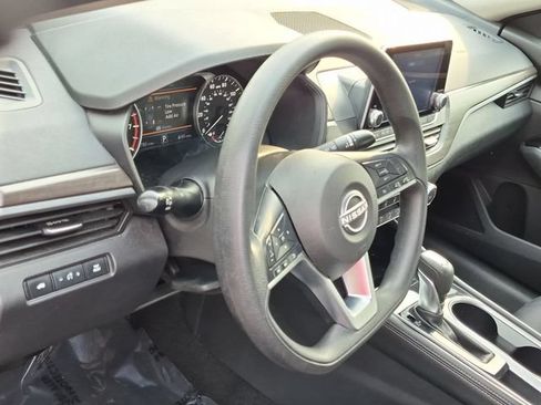 Used 2023 Nissan Altima 2.5 SV FWD image 10