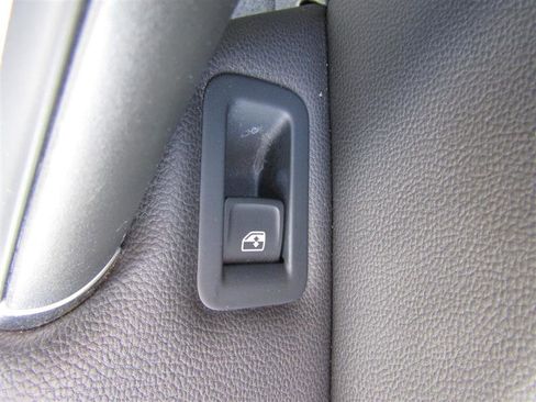 Used 2016 Volkswagen e-Golf SEL Premium w/ Driver Assistance Package image 36