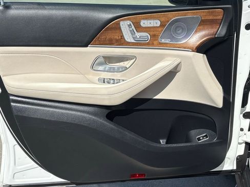 Used 2025 Mercedes-Benz GLS 450 4MATIC image 11