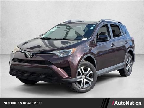 Used 2018 Toyota RAV4 LE FWD image 1