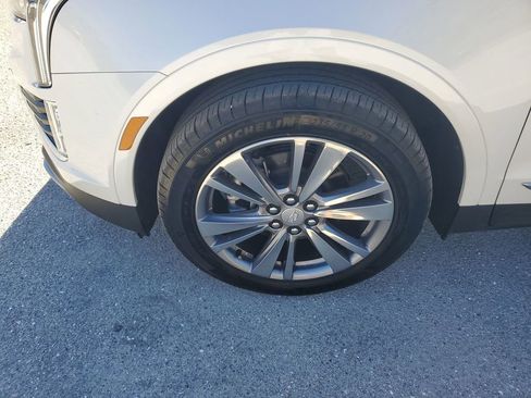 Used 2025 Cadillac XT5 Premium Luxury image 18