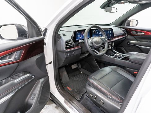 Used 2024 Chevrolet Traverse Z71 image 12